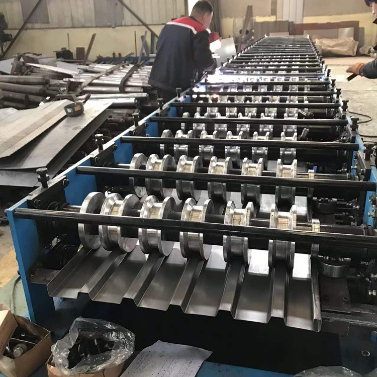 全自动车厢板机设备 鑫威达压瓦机 集装箱板压瓦机设备 780车厢板机