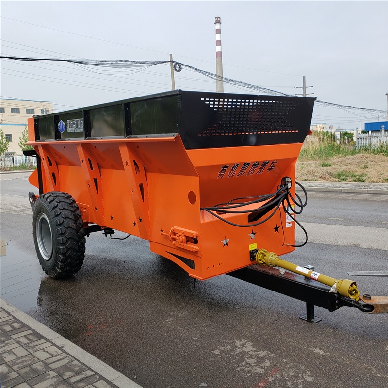 宁夏厂家生产撒肥车 黏湿粪肥扬粪机  拖拉机8方有机肥撒肥车图片