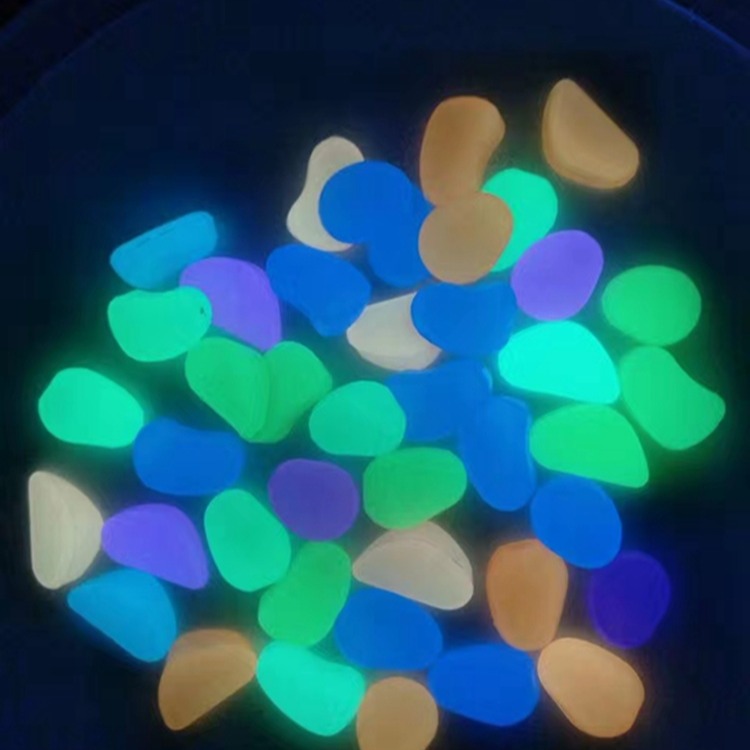 登峰厂家人造夜光石 可回收率高的发光碎石  园林设计用夜光石 室内外装饰用夜光石图片