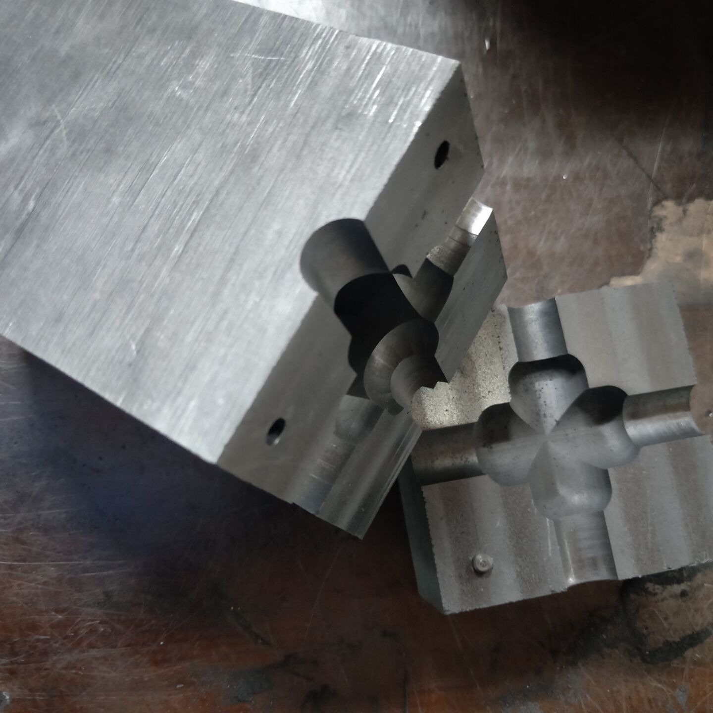 铜焊接模具    专业生产模具    焊粉   接地材料   放热焊接模具图片