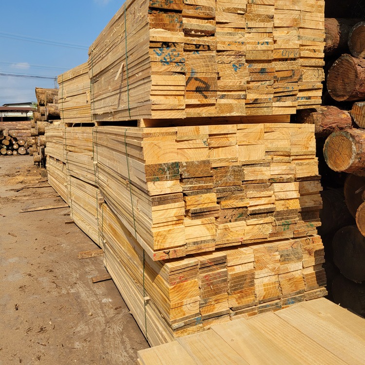 邦皓木业供应新西兰松木板材定制加工所需尺寸 松木方托盘包装木条建筑方木不易开裂大量批发全国销售
