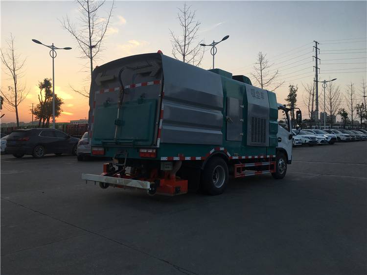 乌兰察布微型环保吸尘车质量可靠采用玉柴165大马力发动机