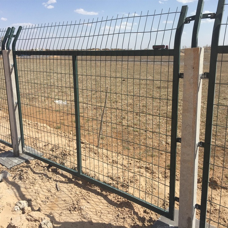 高铁普速铁路封闭护栏网防护网围栏网隔离栏栅
