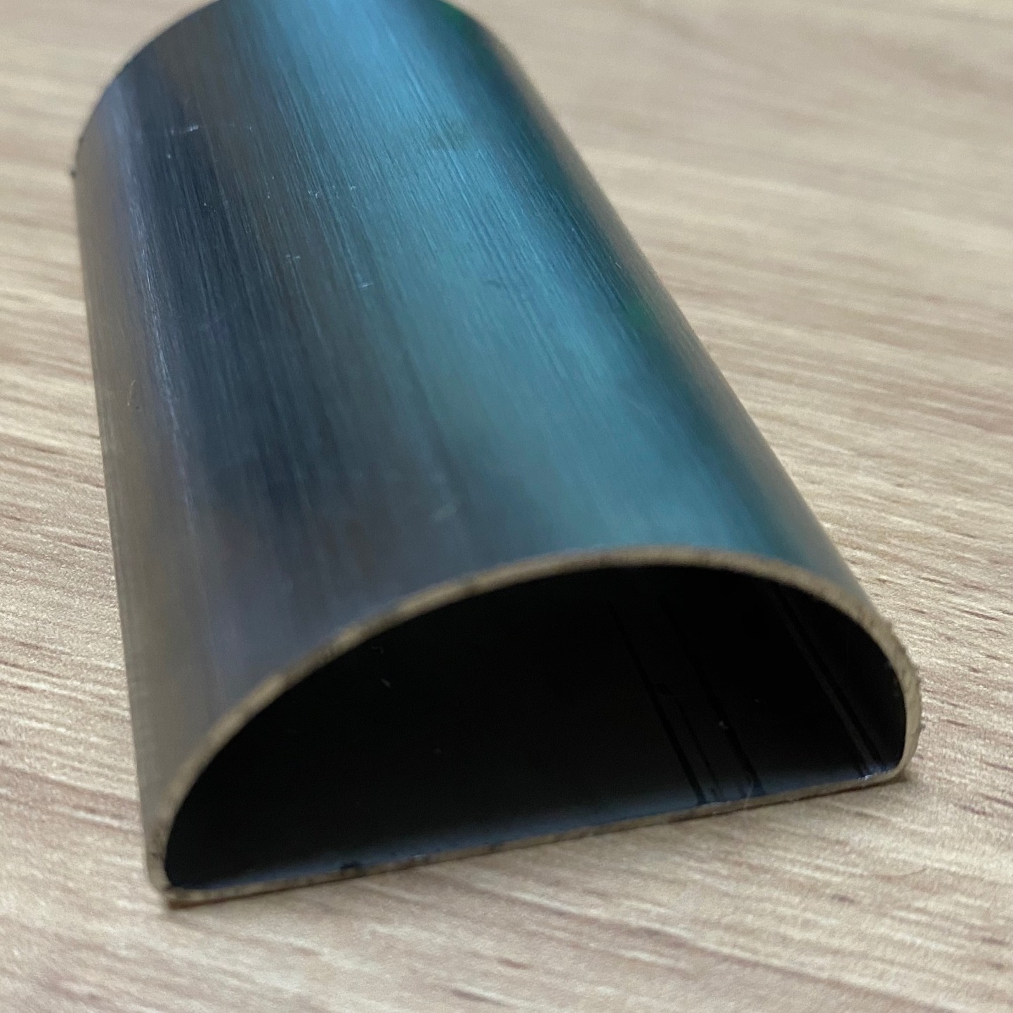 6K镜面黑钛金304不锈钢半圆管，23.5*47mm，30*60mm，40*80mm半圆管规格报价