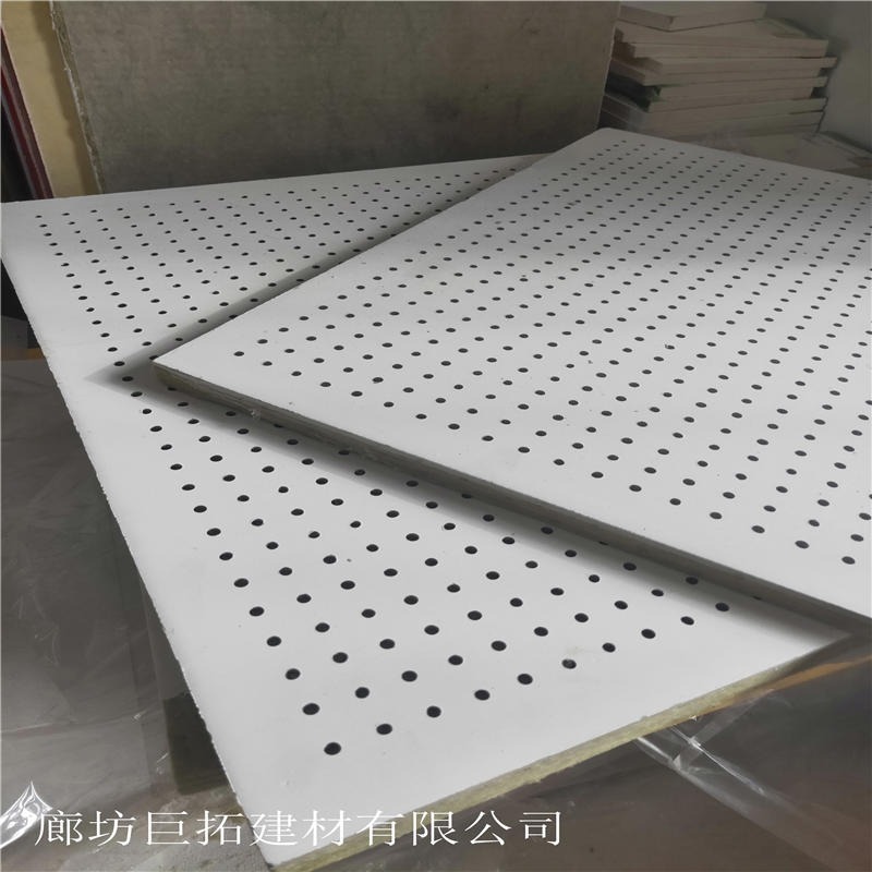 穿孔复合吸音铝扣板 铝矿棉吸音板安装时工 郑州岩棉铝天花板 巨拓