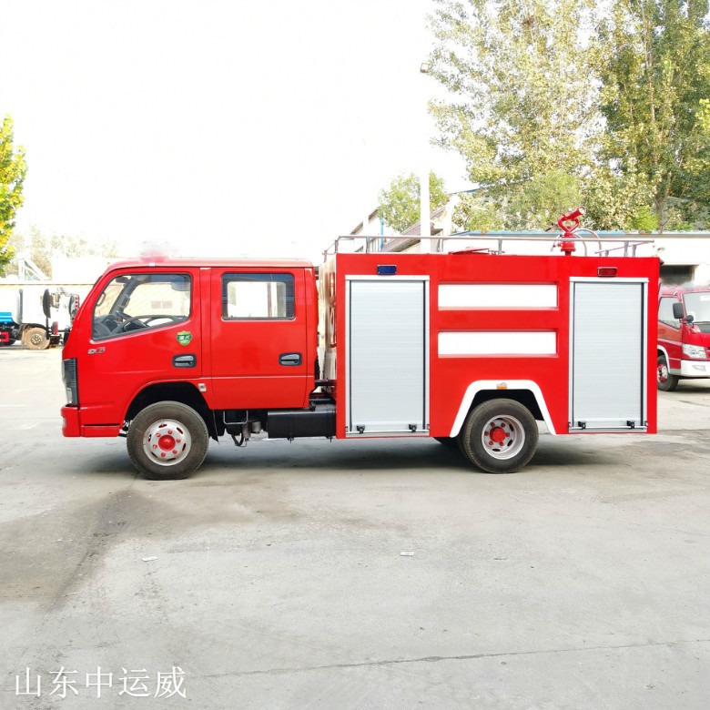 新疆和田大型消防车 东风多利卡消防车 水罐泡沫消防车