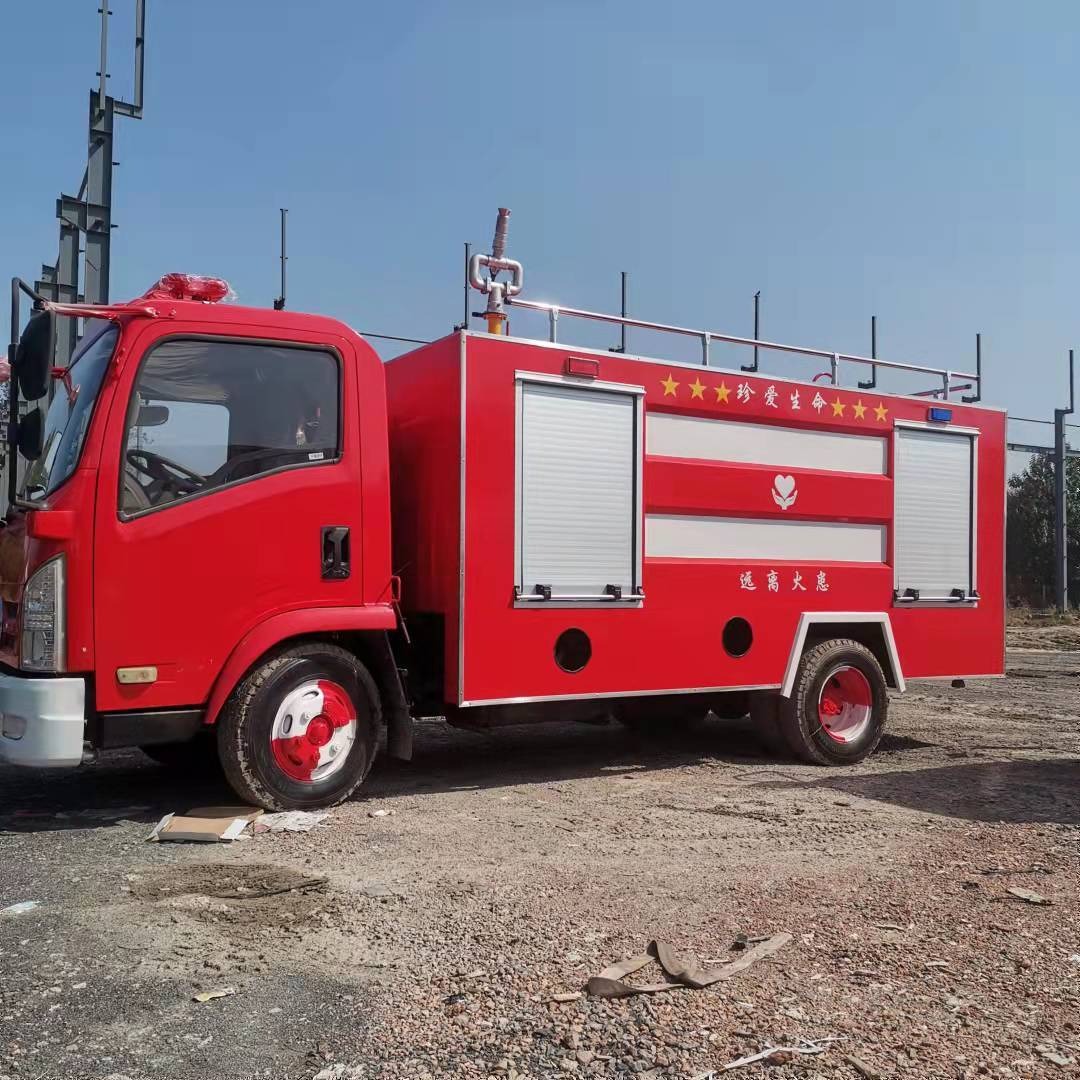 山东消防车厂家 小型消防车 瑞名达应急救援车 加厚机身喷洒均匀图片