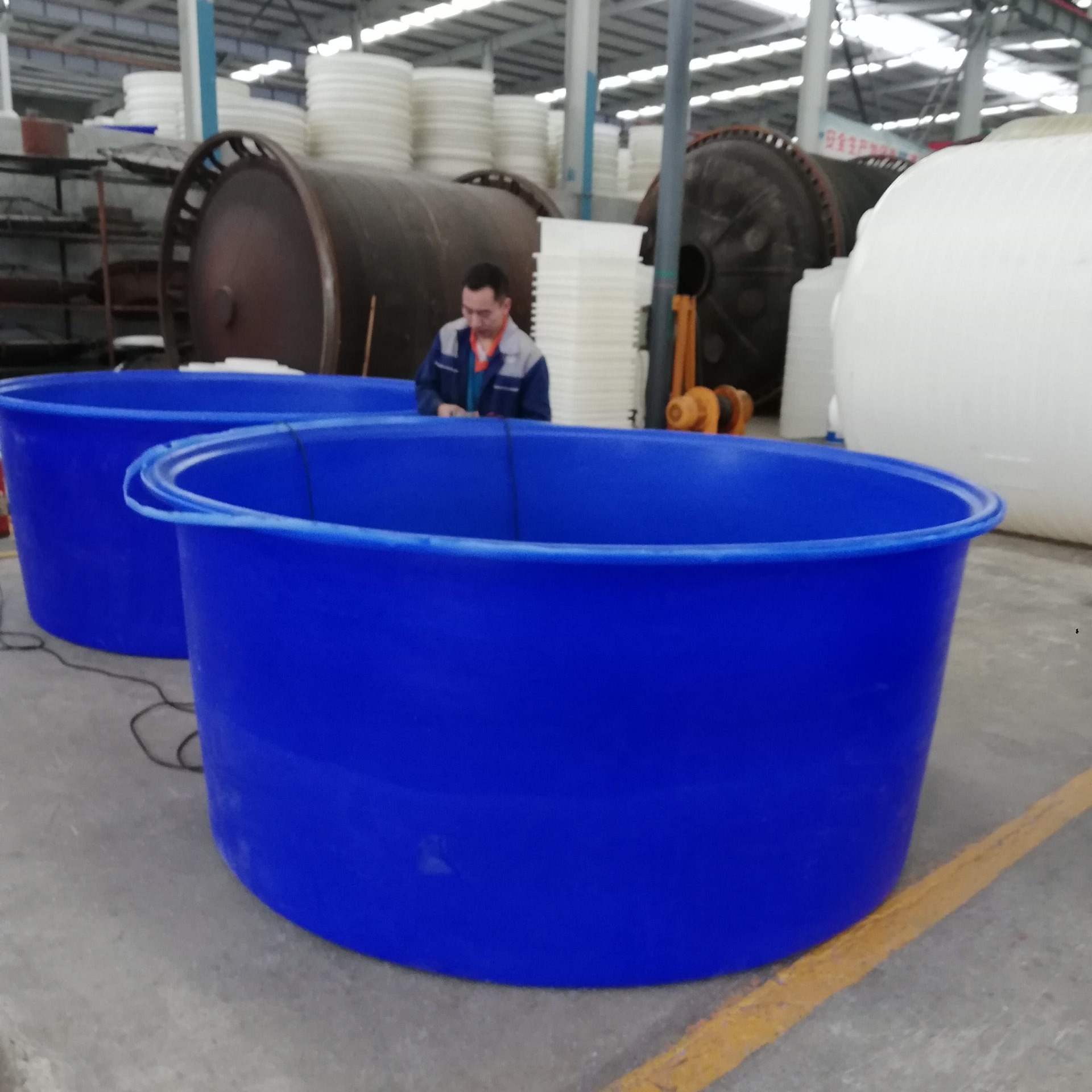 重庆包装容器厂家赛普塑业供应合川1吨泡菜圆柱塑料桶