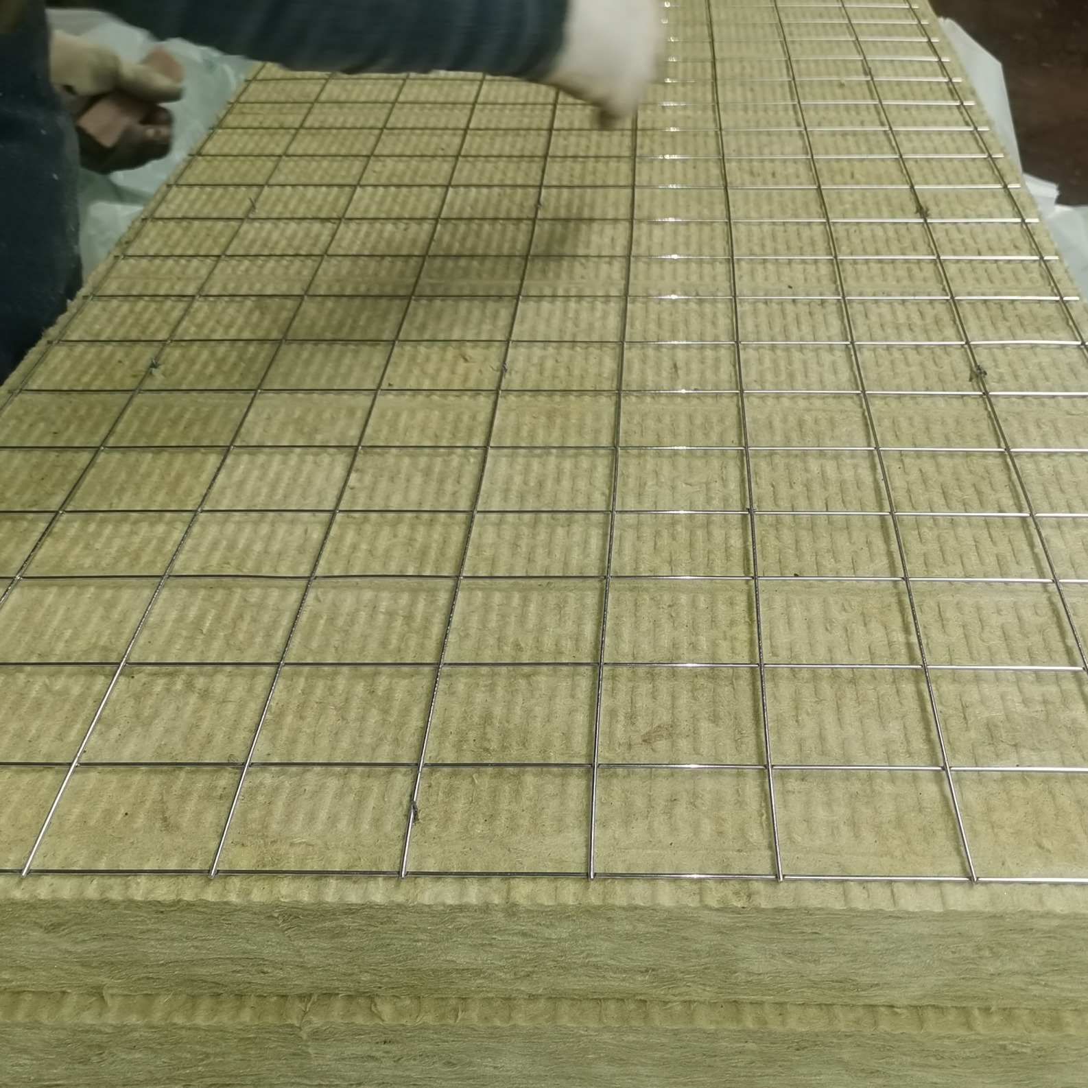 岩棉板厂家生产  商标中温佳匠  钢网岩棉板