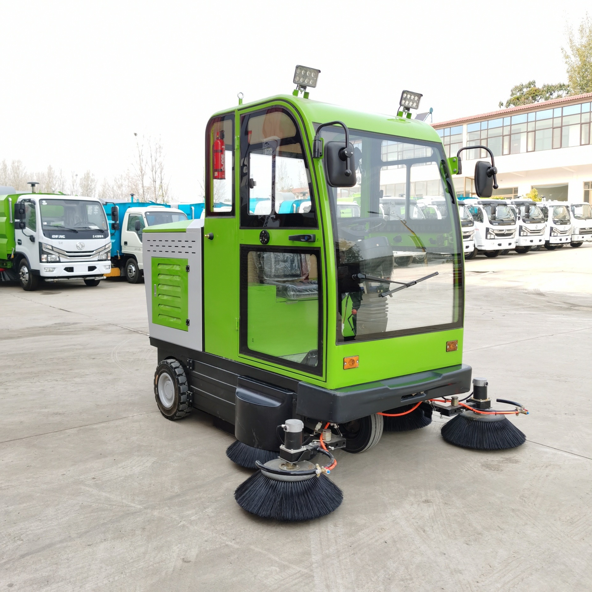扫地车 新能源小型扫路车 驾驶式电动清扫车 中运威