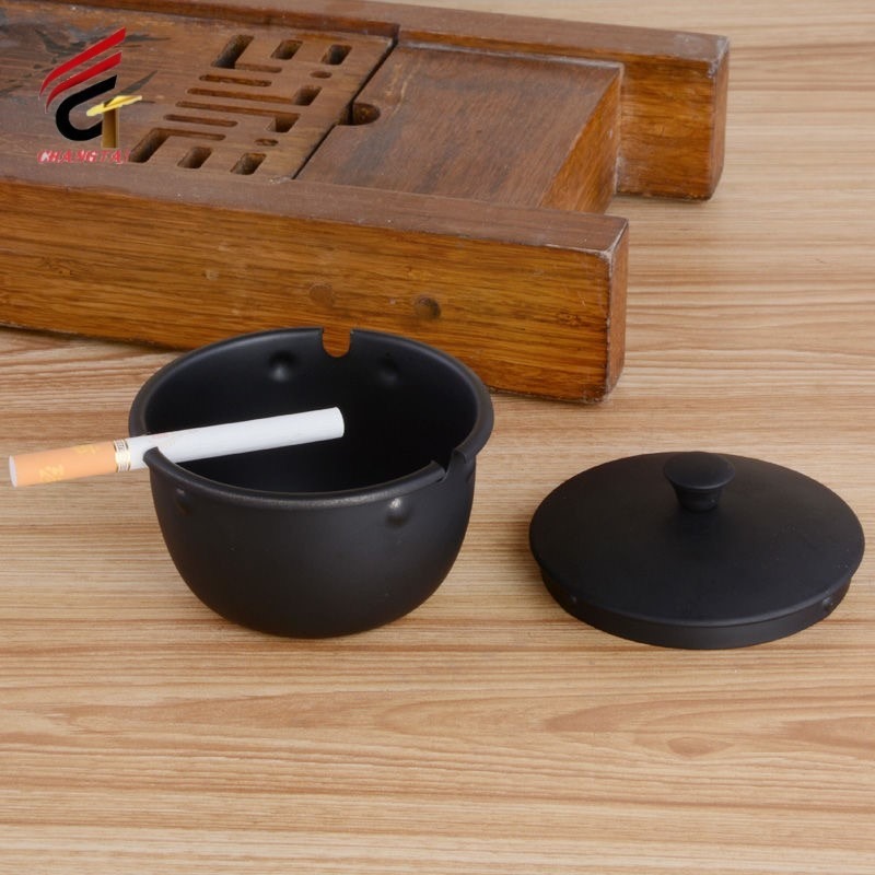 现代简约家用陶瓷烟灰缸 防飞灰带盖创意多功能粗陶烟灰缸 昌泰工艺