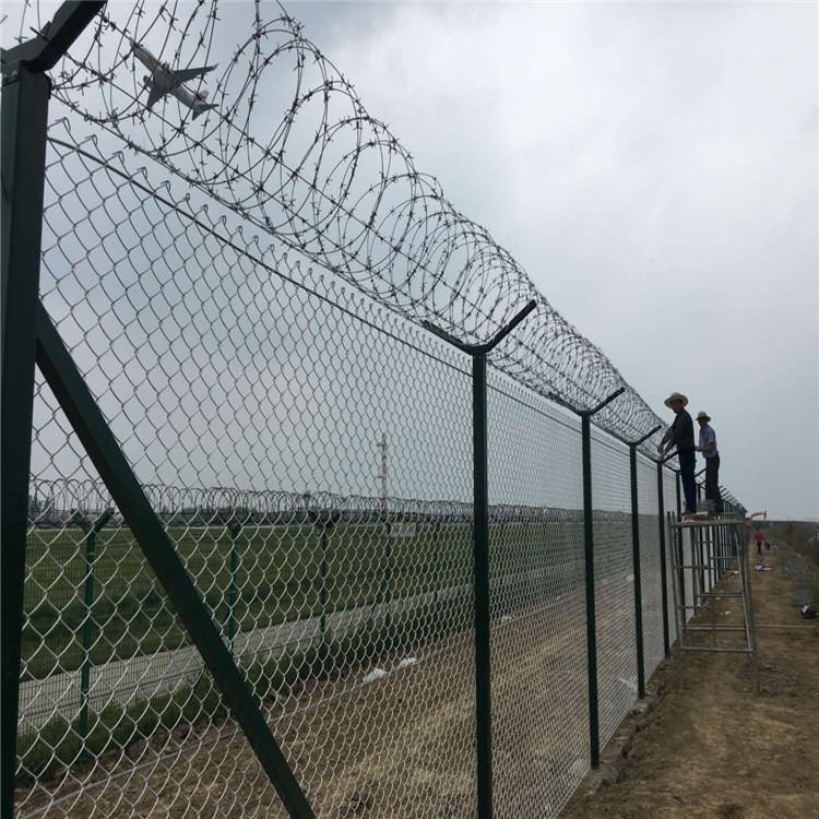 铝包钢机场围界Y型立柱菱形孔铝包钢勾花网机场钢筋网防护网