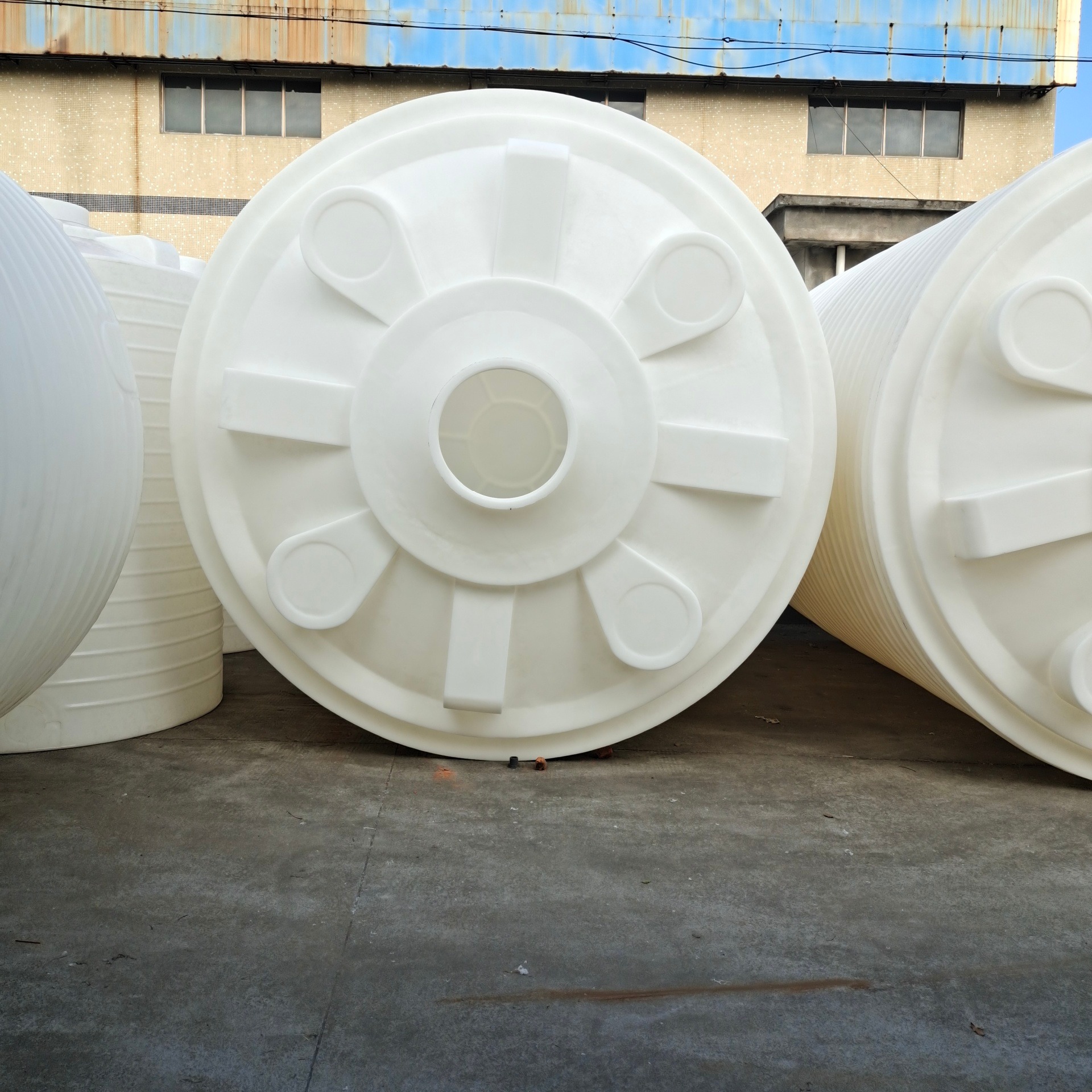 江苏常州 20吨pe桶立式平底 室外蓄水20立方塑料水箱 坚固抗用 滚塑一次成型