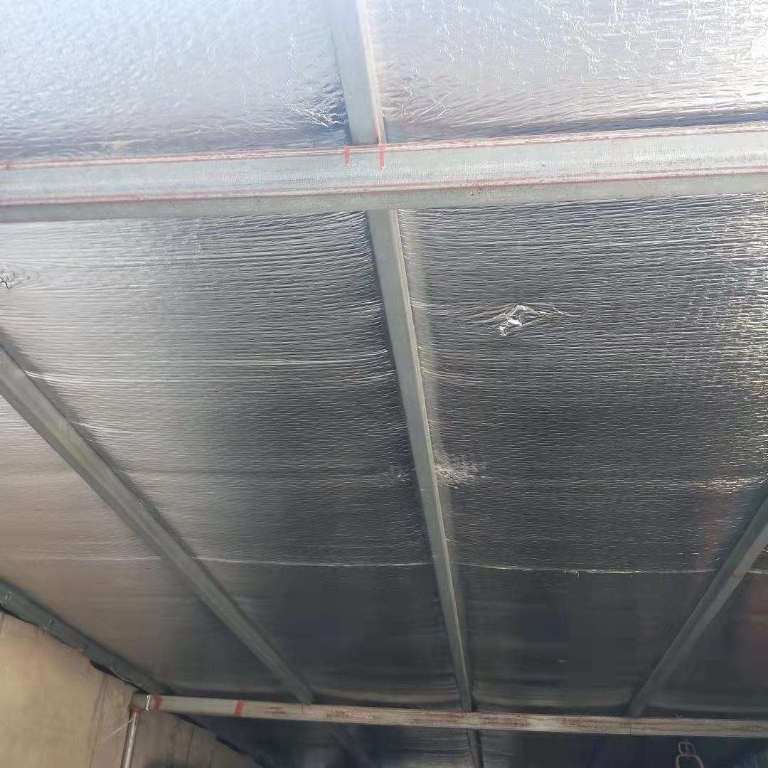 奎文区屋顶   卓尔隔热气泡膜   镀铝膜施工方便      不干胶气泡膜图片
