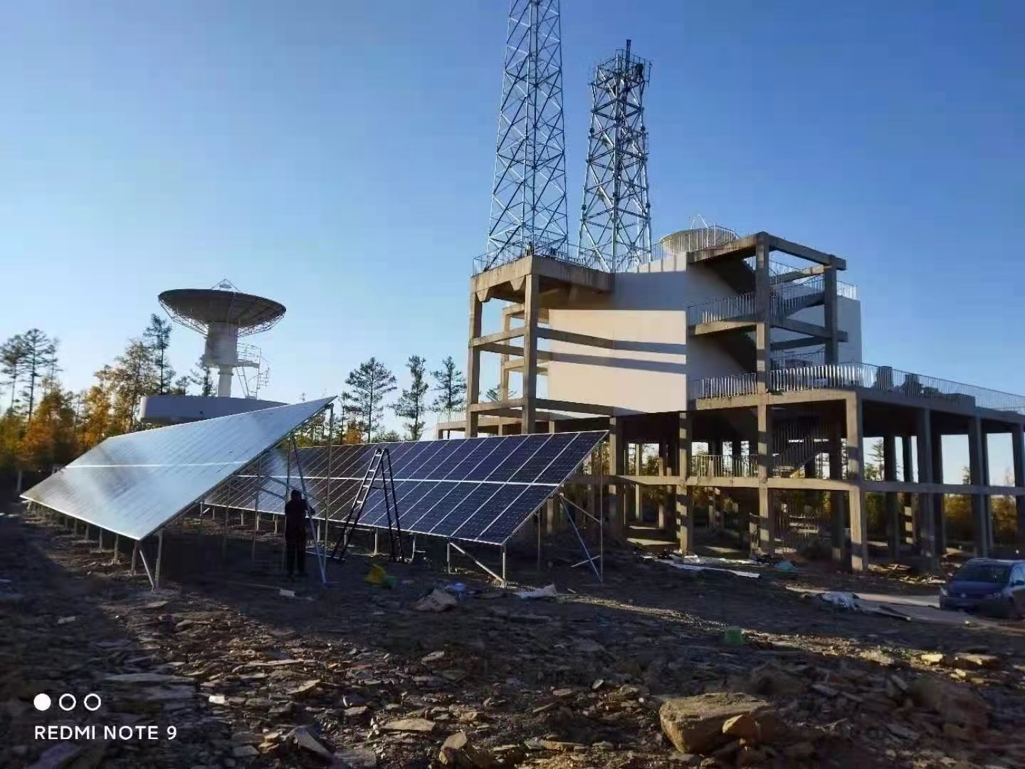 白山太阳能发电厂家直销半片光伏组件平安城市太阳能发电成套系统