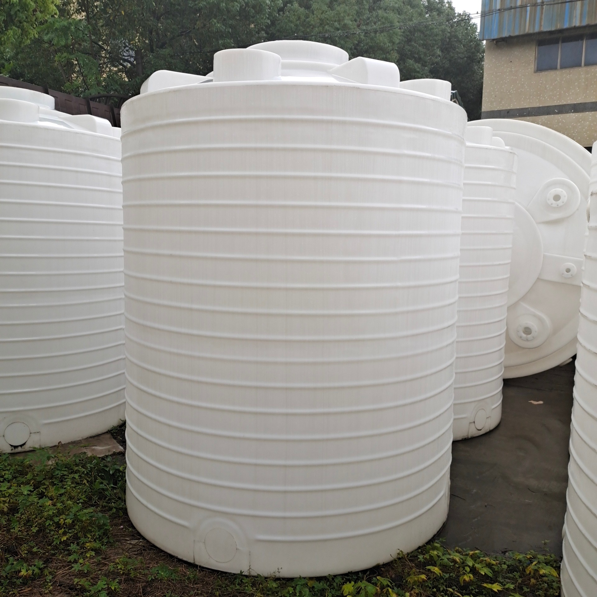 供应瑞通10立方大型户外立式储罐 废水污水处理塑料水箱