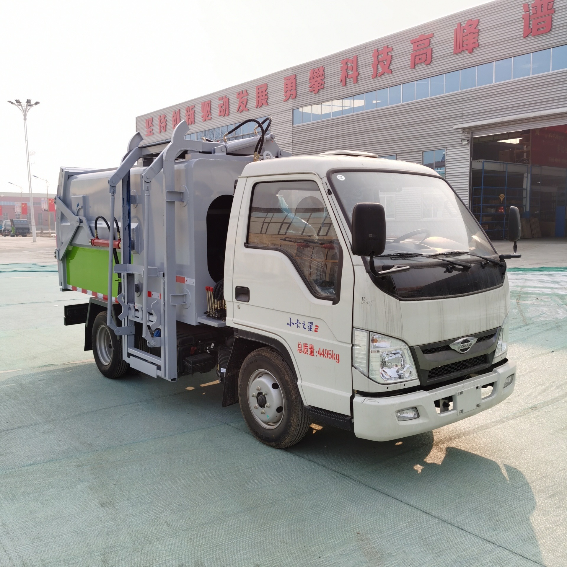 蓝牌垃圾车 挂桶式清运车 3吨容积福田品牌 生活厂区使用 永固威厂家